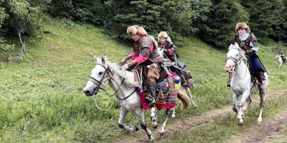 Kırgızların geleneksel yolculuğu: Kırgız Göçü