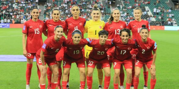 A Milli Kadın Futbol Takımı, Macaristan’a gol oldu yağdı: Play-off’u garantiledi!
