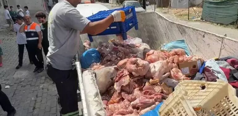 Avcılar’da çevreye yayılan koku, bozuk tavuk eti deposunu ortaya çıkardı