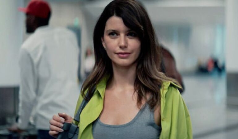 Beren Saat’ten TV dizilerine sert eleştiri: ‘Fiziksel şiddet sahneleri…’