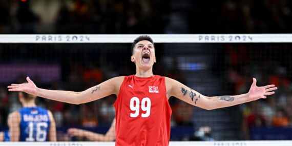 Ebrar Karakurt’tan AKP trolüne olay yanıt: ‘Kim bu lavuk?’