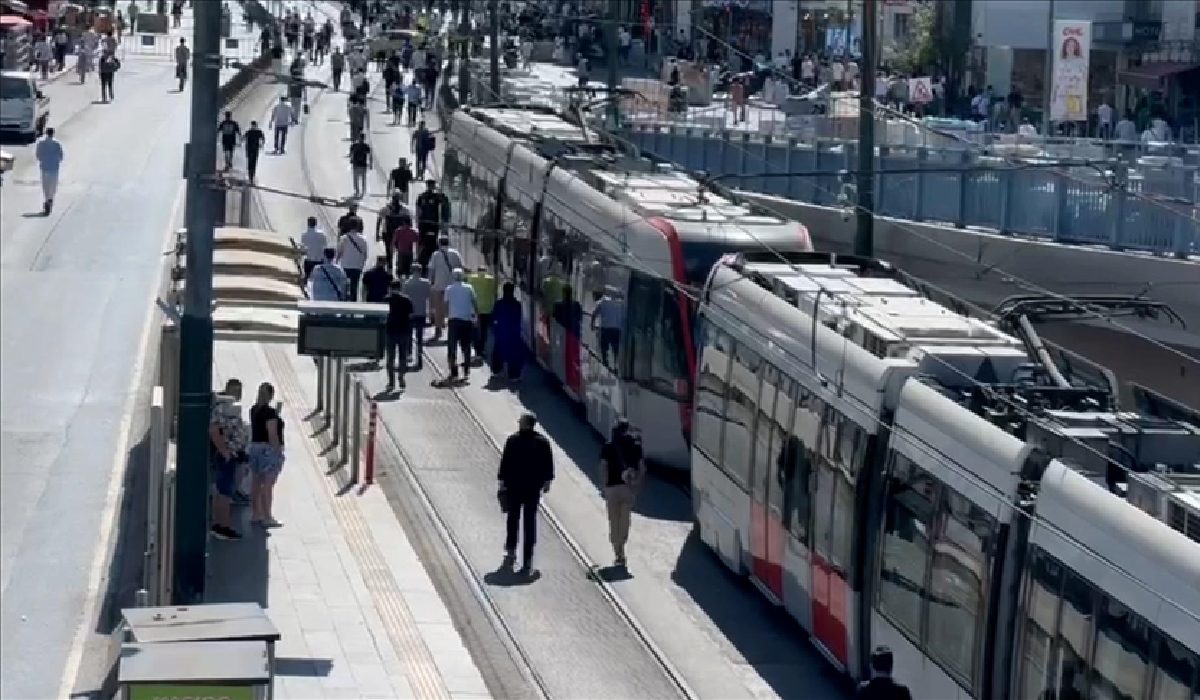 kabataş bağcılar metor hattında arıza