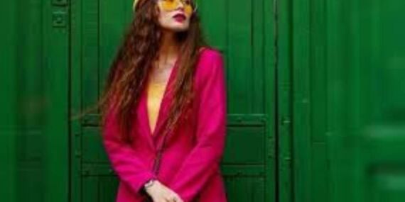 2024 Plaj Modası: Ünlülerin Sahildeki Tarzı ve Trendler