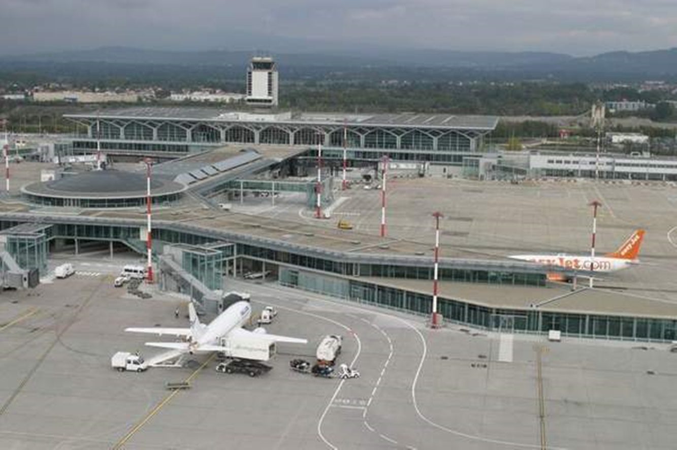 mulhouse havaalanı bomba ihbarı