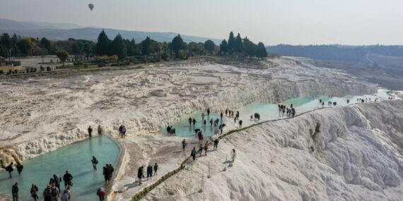 Pamukkale’nin suyu tükeniyor: 30 yılda su debisi 3’te 2 azaldı