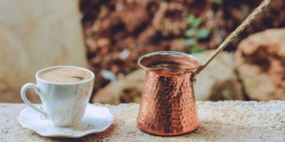 Kahvenin yanında çikolata tüketenler dikkat: Uzman isim uyardı!