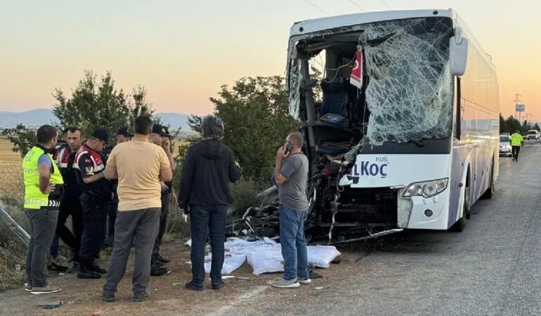 yolcu otobüsü devrildi