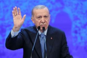 2 milletvekili ve 13 belediye başkanı AK Parti'ye katıldı