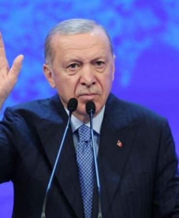 2 milletvekili ve 13 belediye başkanı AK Parti'ye katıldı