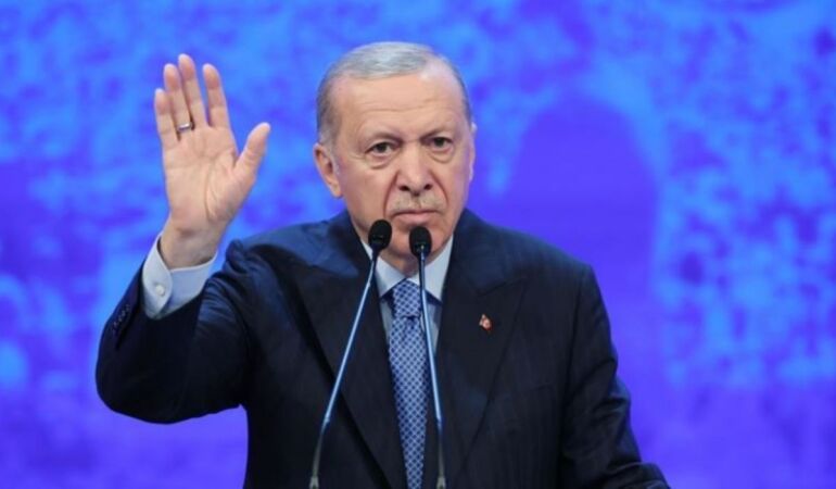 2 milletvekili ve 13 belediye başkanı AK Parti’ye katıldı
