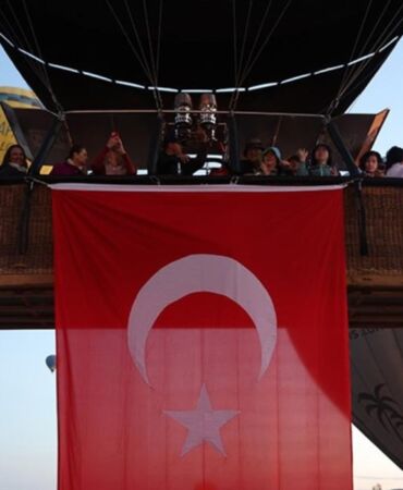 30 Ağustos Zafer Bayramı Kapadokya'da balonlar Türk bayraklarıyla uçtu