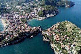 6 bin 600 nüfuslu Amasra'ya 1,5 milyon turist