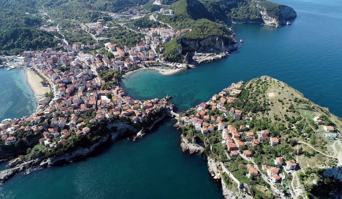 6 bin 600 nüfuslu Amasra'ya 1,5 milyon turist