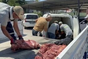 Adana Yüreğir'de 1,5 ton tek tırnaklı hayvan eti ele geçirildi