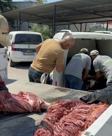 Adana Yüreğir'de 1,5 ton tek tırnaklı hayvan eti ele geçirildi