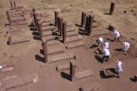 Ahlat Selçuklu Meydan Mezarlığı'nda Birinci Dünya Savaşı'nın oluşturduğu tahribatın izleri siliniyor