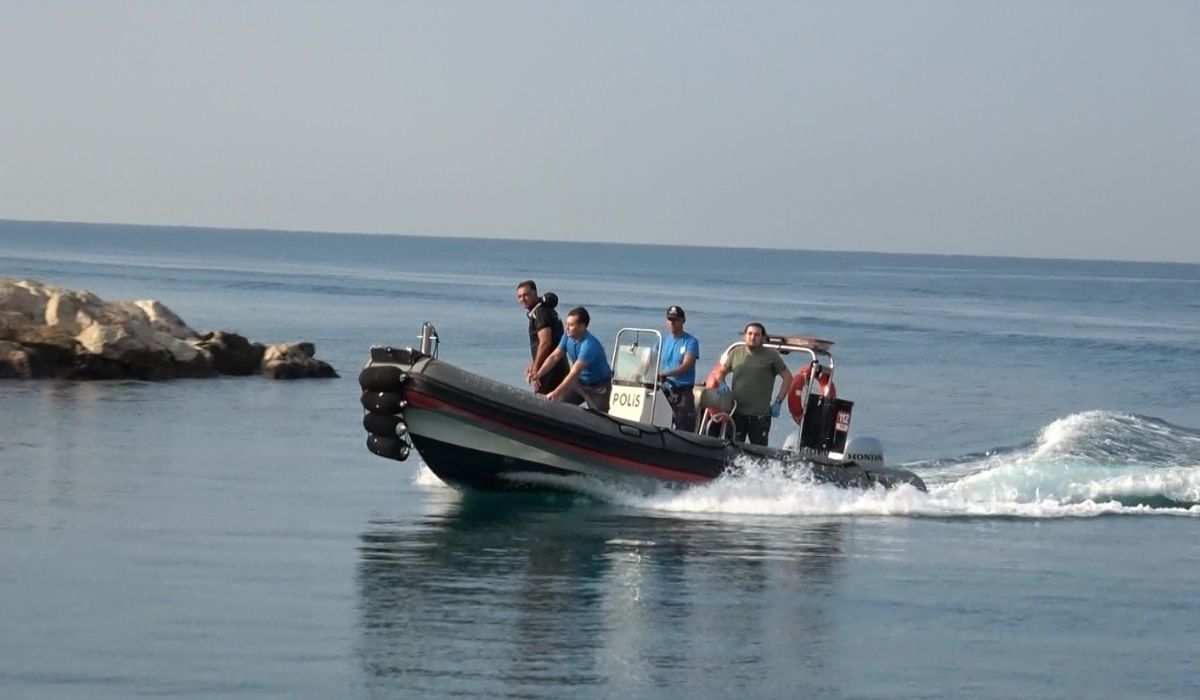 Antalya'da falezlerden düşen kadını deniz polisi kurtardı