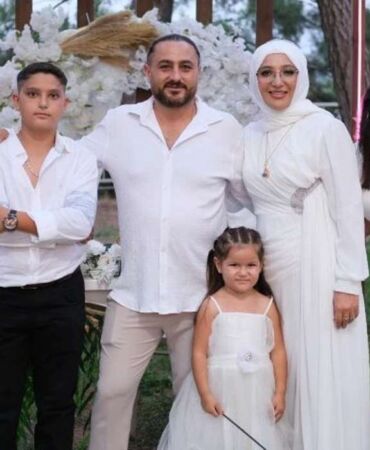 Antalya'da kaçarak evlenen çift, 20 yıl sonra 4 çocukla düğün yaptı (1)