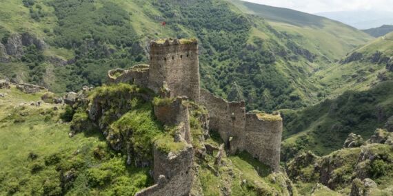 Ardahan’daki ‘Şeytan Kalesi’ her mevsim ziyaretçilerini ağırlıyor