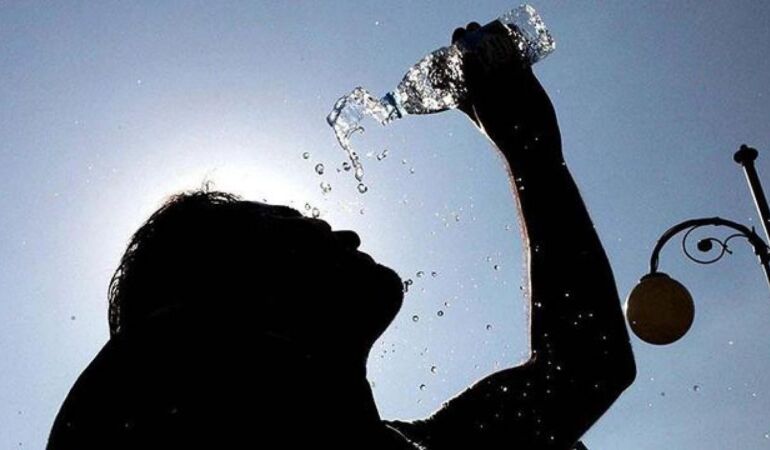 Aşırı sıcaklara dikkat! Günde en az 2,5 litre su tüketin