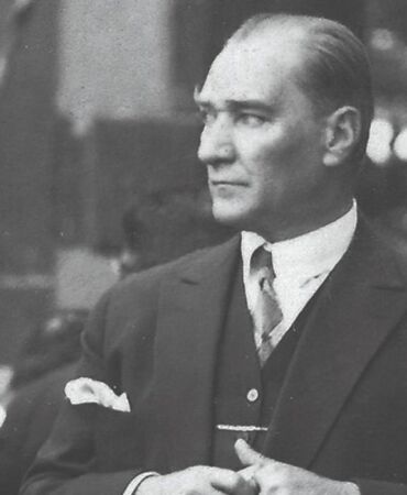 Atatürk'ün süt kardeşi Saime Hanım ile mektuplaşması gün yüzüne çıktı