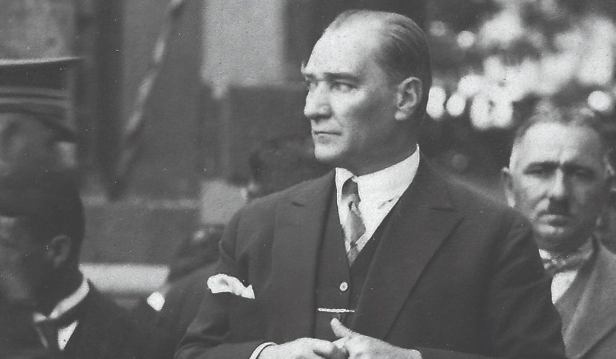 Atatürk'ün süt kardeşi Saime Hanım ile mektuplaşması gün yüzüne çıktı