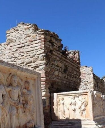 Aydın'daki Nysa Antik Kenti'nde yaklaşık bin yıllık 47 mezar bulundu