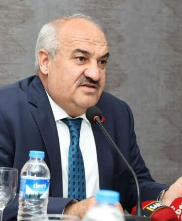 Aziziye Belediye Başkanı Emrullah Akpunar, Yeniden Refah'tan istifa etti