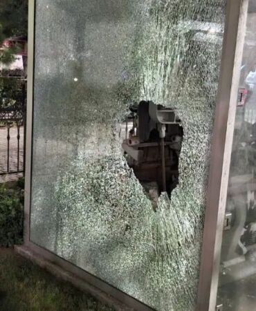 Basın müzesinde saldırı Tarihi matbaa makinesinin koruma camı kırıldı