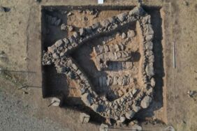 Baskı mühür, bronz sikkeler, ok uçları ve mızraklar... Malazgirt Savaşı'nın izleri gün yüzüne çıkıyor!