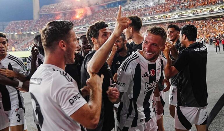Beşiktaş, Galatasaray'a şok yaşattı! Süper Kupayı müzesine götürdü!