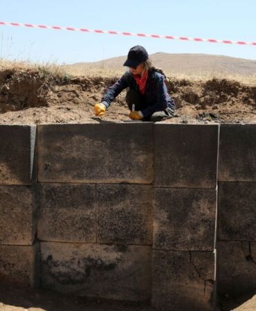 Bitlis'teki Urartu kalesinde yeni buluntular ortaya çıkarıldı