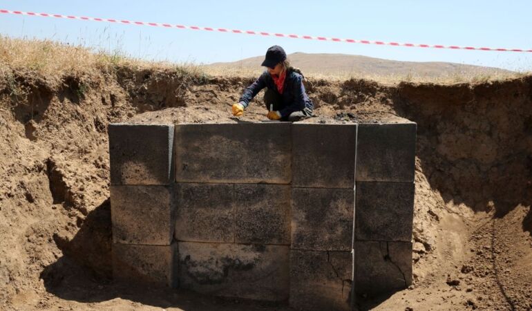 Bitlis’teki Urartu kalesinde yeni buluntular ortaya çıkarıldı