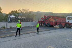 Bolu Dağı'nda zincirleme kaza Tırın altında kalan otomobilin sürücüsü kurtarıldı