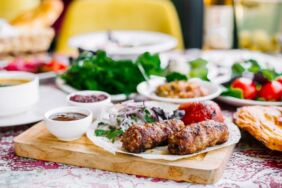 Bugün ne pişirsem 17 Ağustos 2024 Cumartesi günü menüsü