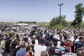 Bursa Karacabey'de, çiftçiler hükümete istifa çağrısında bulundu