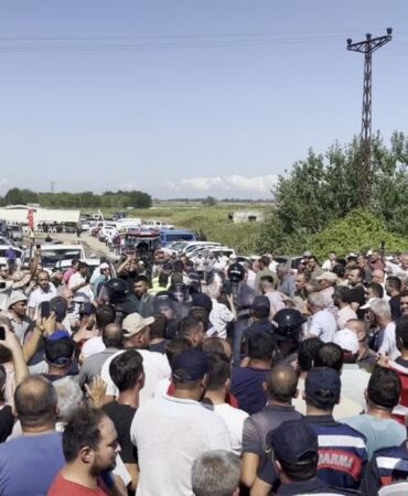 Bursa Karacabey'de, çiftçiler hükümete istifa çağrısında bulundu