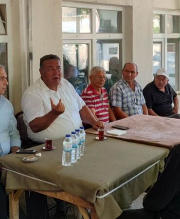 CHP Niğde Milletvekili Ömer Fethi Gürer, köy kahvesinde çiftçilerin sorunlarını dinledi