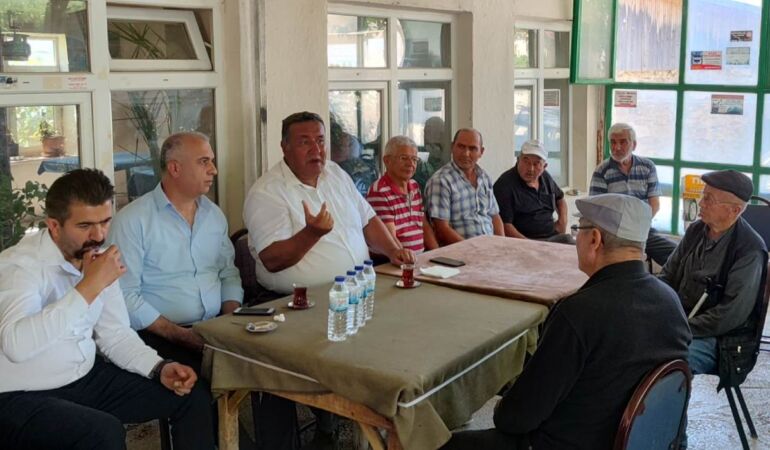CHP Niğde Milletvekili Ömer Fethi Gürer, köy kahvesinde çiftçilerin sorunlarını dinledi