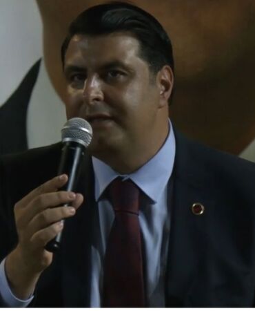 CHP'li Umut Yılmaz 'Müfredatta Cumhuriyet'e dönmediğiniz sürece eğitimi düzeltemezsiniz'