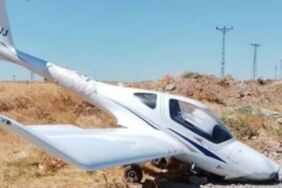 Çanakkale Ezine'de bir özel eğitim uçağı tarlaya acil iniş yaptı