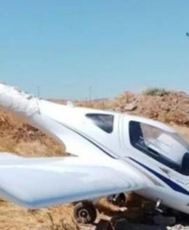 Çanakkale Ezine'de bir özel eğitim uçağı tarlaya acil iniş yaptı