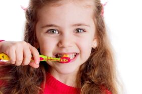 Çocuklarda ağız ve diş bakımı tüm hayatı etkiliyor