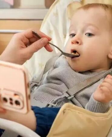 Çocukları ekran karşısında yedirmek, obeziteyi tetikliyor!