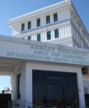 Diyarbakır'ın Hani İlçe Milli Eğitim Müdürü Zeki Kaya kalp krizi sonucu yaşamını yitirdi
