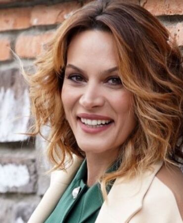 Ebru Cündübeyoğlu kimdir Ebru Cündübeyoğlu kaç yaşında, nereli Oynadığı dizi ve filmler nelerdir