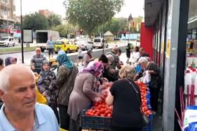 Edirne’de ucuz domates kuyruğu