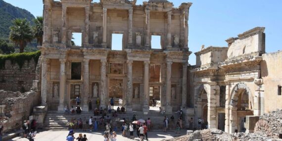 Efes Antik Kenti, ilk 7 ayda en çok ziyaretçi ağırlayan müze oldu