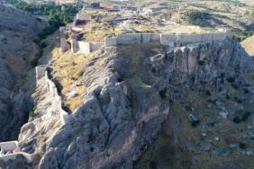 Harput Kalesi'nde 1000 yıllık 'sanayi sitesi' gün yüzüne çıkarıldı