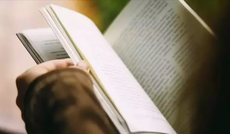 Hırsızlık yapmak için girdi: Kitap okumaya dalınca yakalandı